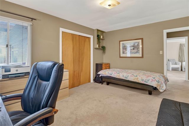 462 Greenhurst Dr, Mt Lebanon, PA 15243
