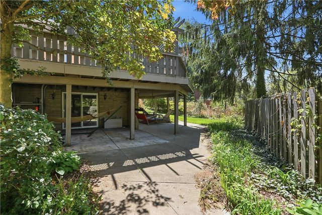 462 Greenhurst Dr, Mt Lebanon, PA 15243