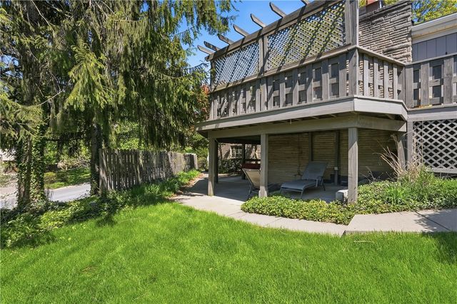 462 Greenhurst Dr, Mt Lebanon, PA 15243