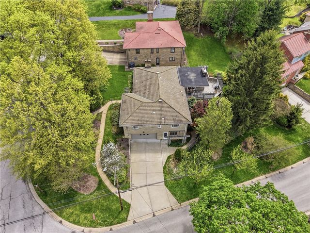 462 Greenhurst Dr, Mt Lebanon, PA 15243