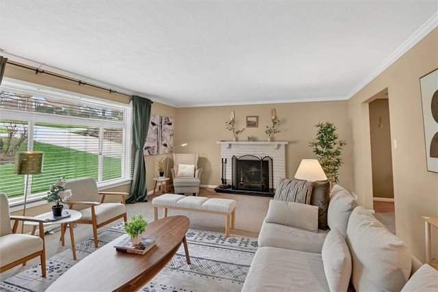 462 Greenhurst Dr, Mt Lebanon, PA 15243
