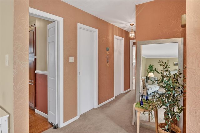 462 Greenhurst Dr, Mt Lebanon, PA 15243