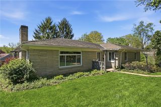 462 Greenhurst Dr, Mt Lebanon, PA 15243
