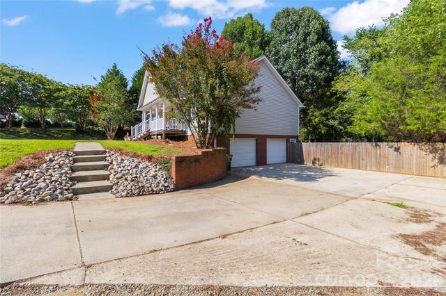 200 Autumn Woods Boulevard, Mount Holly, NC 28120