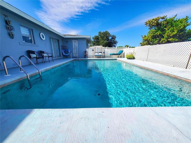 4 GOLFVIEW ROAD, Rotonda West, FL 33947