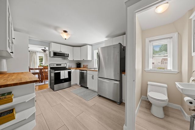4 Sendick Rd, Woburn, MA 01801