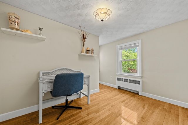 4 Sendick Rd, Woburn, MA 01801