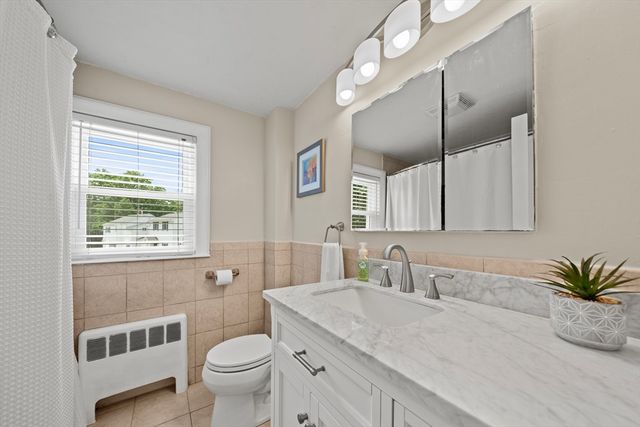 4 Sendick Rd, Woburn, MA 01801