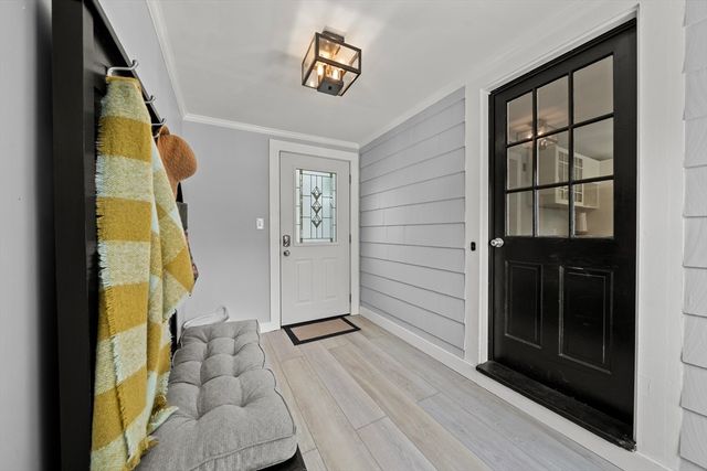 4 Sendick Rd, Woburn, MA 01801