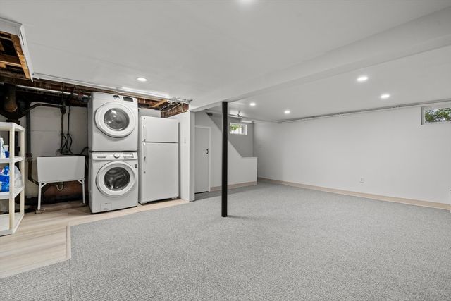 4 Sendick Rd, Woburn, MA 01801