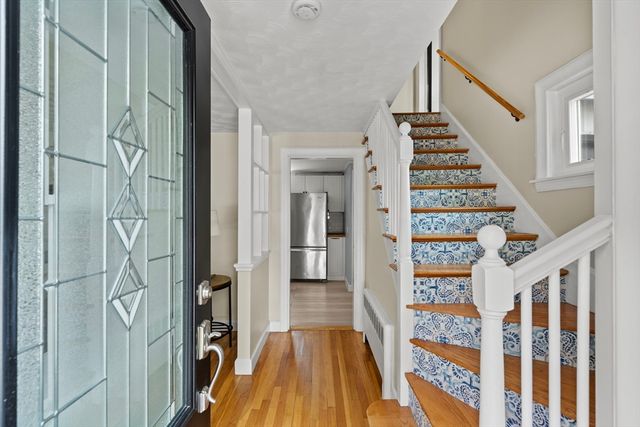 4 Sendick Rd, Woburn, MA 01801