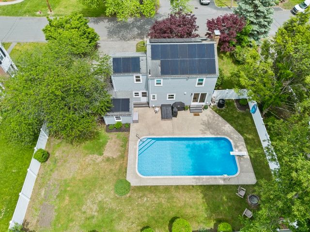 4 Sendick Rd, Woburn, MA 01801
