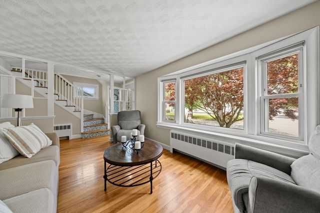4 Sendick Rd, Woburn, MA 01801
