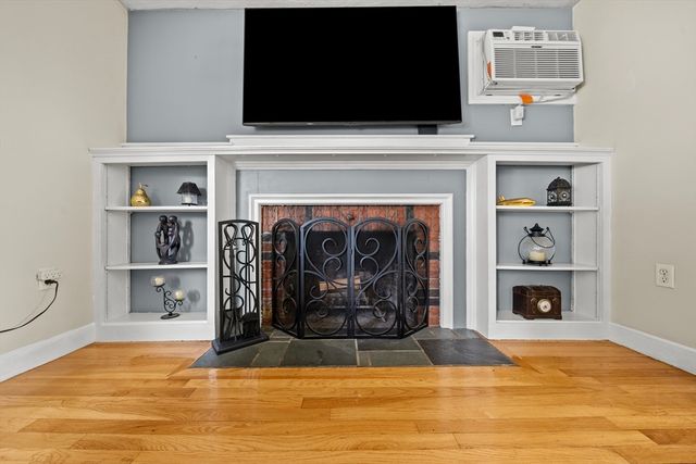 4 Sendick Rd, Woburn, MA 01801