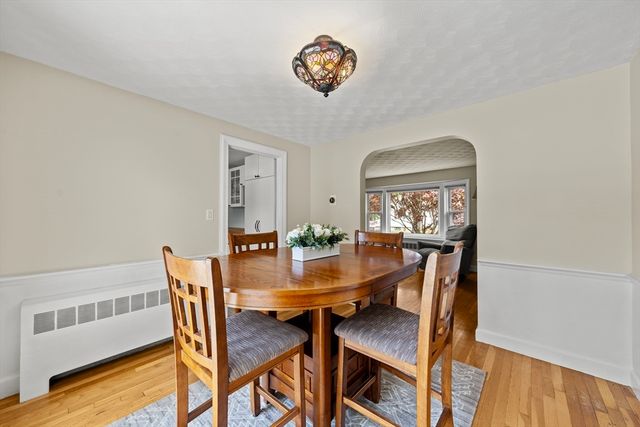 4 Sendick Rd, Woburn, MA 01801