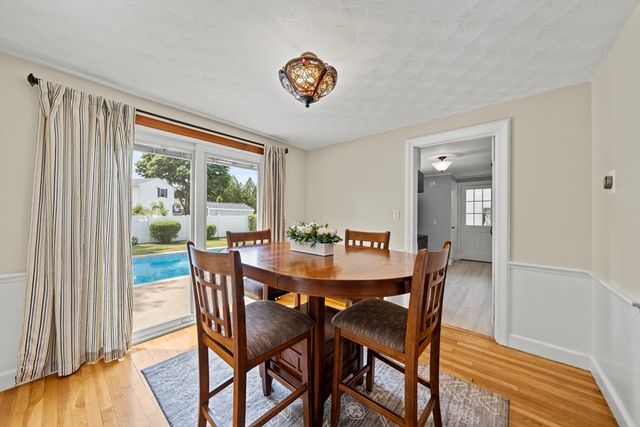 4 Sendick Rd, Woburn, MA 01801