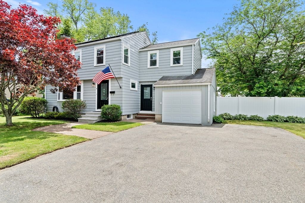 4 Sendick Rd, Woburn, MA 01801