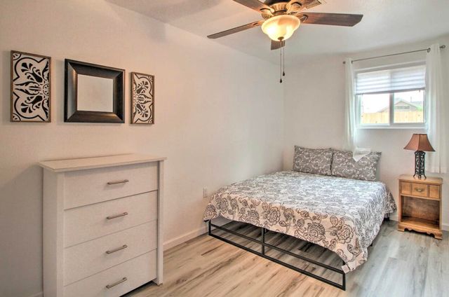 902 Coal Avenue SW, Albuquerque, NM 87102