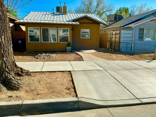 902 Coal Avenue SW, Albuquerque, NM 87102