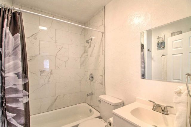 902 Coal Avenue SW, Albuquerque, NM 87102