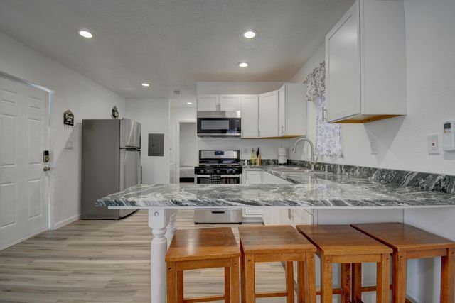 902 Coal Avenue SW, Albuquerque, NM 87102