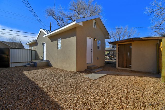 902 Coal Avenue SW, Albuquerque, NM 87102