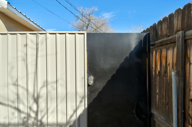 902 Coal Avenue SW, Albuquerque, NM 87102