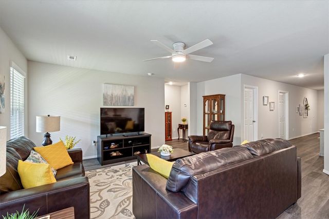 820 S Excelsior Drive, Siloam Springs, AR 72761