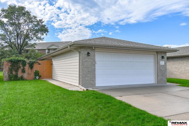 741 Folsom Lane, Lincoln, NE 68522