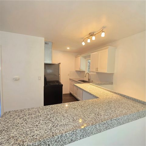 5432 Woodlake Avenue N, Woodland Hills, CA 91367