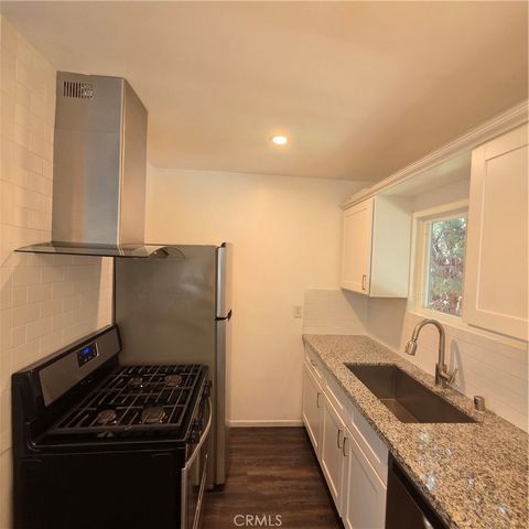 5432 Woodlake Avenue N, Woodland Hills, CA 91367