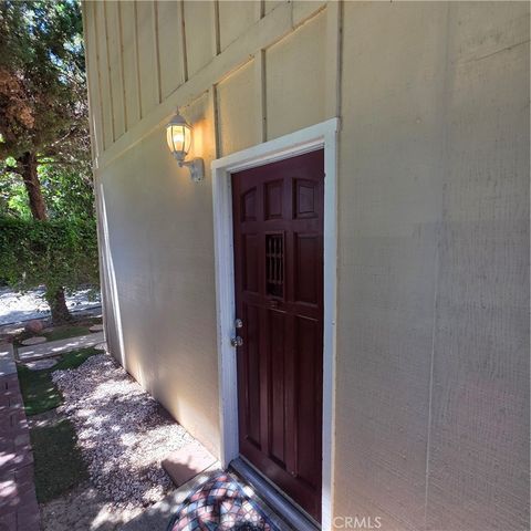5432 Woodlake Avenue N, Woodland Hills, CA 91367