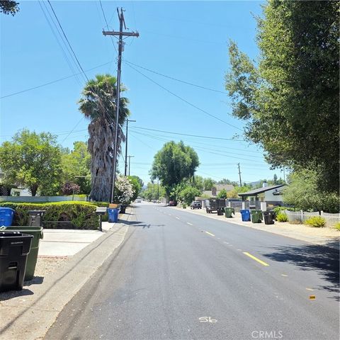 5432 Woodlake Avenue N, Woodland Hills, CA 91367
