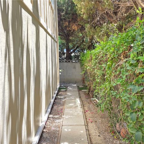 5432 Woodlake Avenue N, Woodland Hills, CA 91367