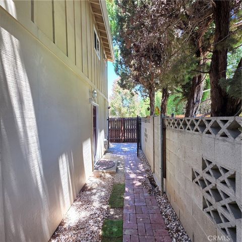 5432 Woodlake Avenue N, Woodland Hills, CA 91367