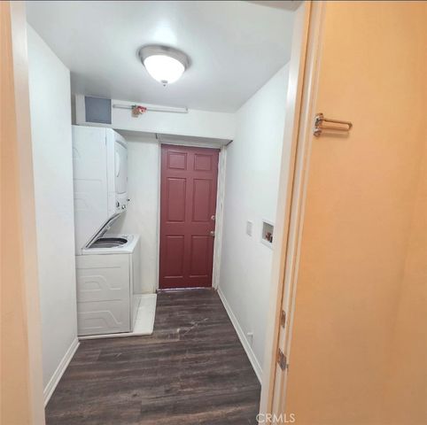 5432 Woodlake Avenue N, Woodland Hills, CA 91367