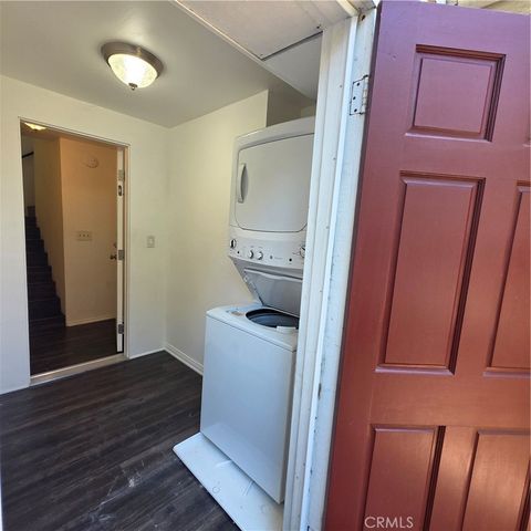 5432 Woodlake Avenue N, Woodland Hills, CA 91367