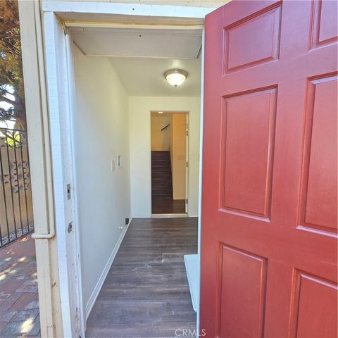 5432 Woodlake Avenue N, Woodland Hills, CA 91367