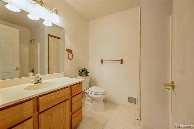 1201 Arbor Ridge Drive 18, Brighton, MI 48116