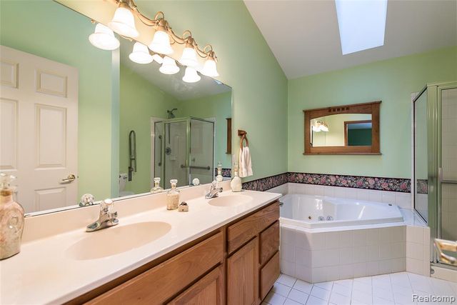 1201 Arbor Ridge Drive 18, Brighton, MI 48116