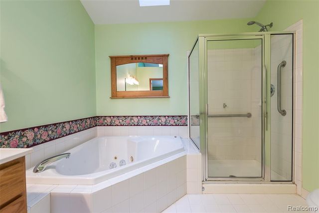 1201 Arbor Ridge Drive 18, Brighton, MI 48116