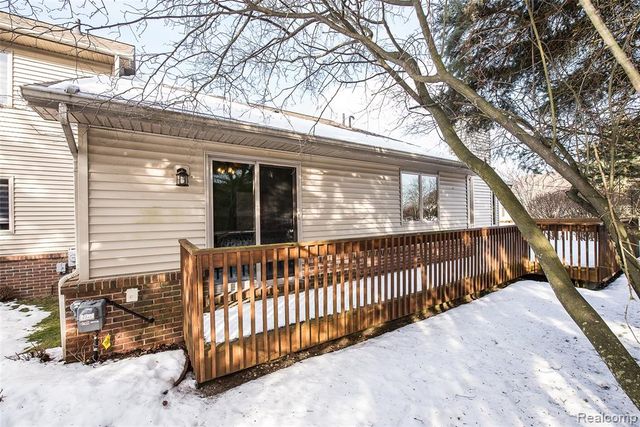 1201 Arbor Ridge Drive 18, Brighton, MI 48116