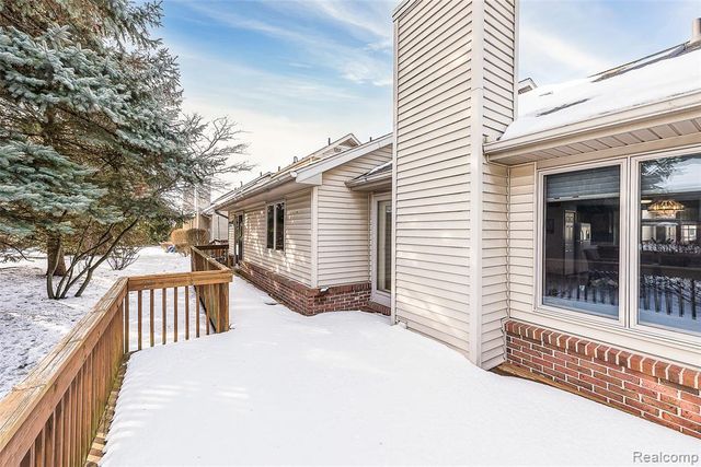 1201 Arbor Ridge Drive 18, Brighton, MI 48116