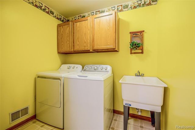 1201 Arbor Ridge Drive 18, Brighton, MI 48116