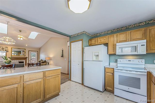 1201 Arbor Ridge Drive 18, Brighton, MI 48116