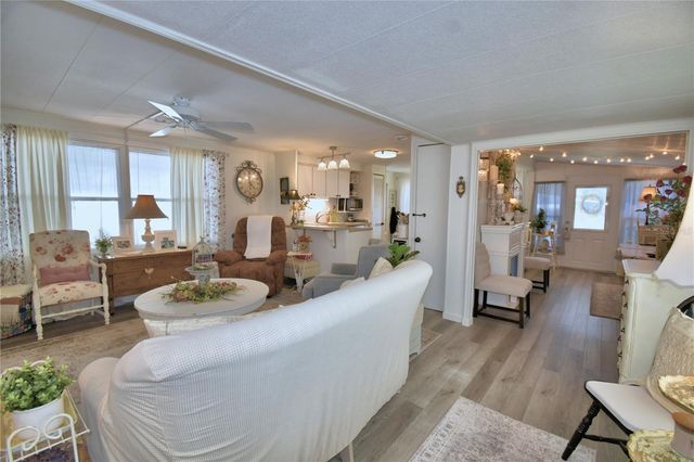 141 PARADISE LANE, Auburndale, FL 33823