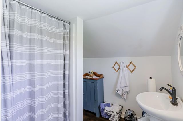 5012 W 8th Street Road, Anderson, IN 46011