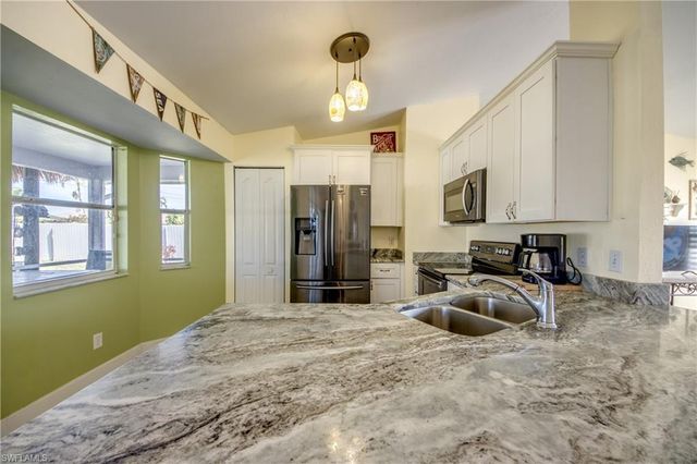 4136 SW 9th PL, Cape Coral, FL 33914