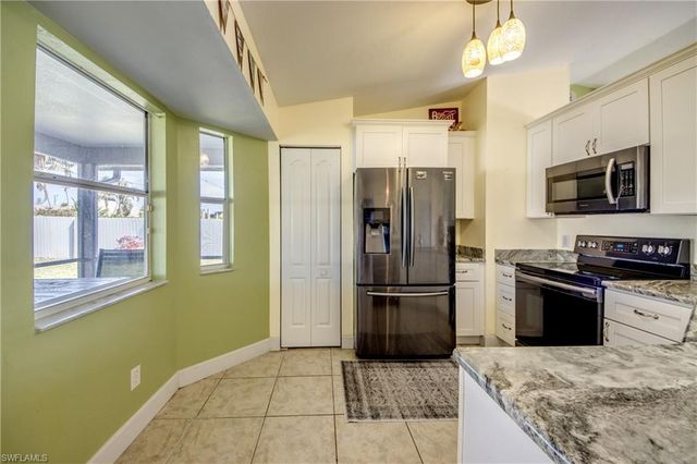 4136 SW 9th PL, Cape Coral, FL 33914