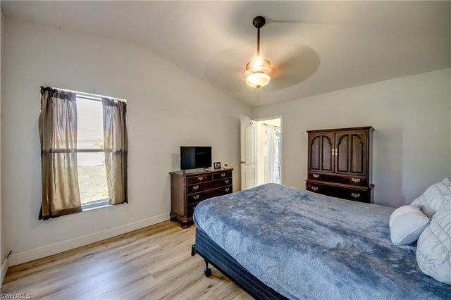 4136 SW 9th PL, Cape Coral, FL 33914